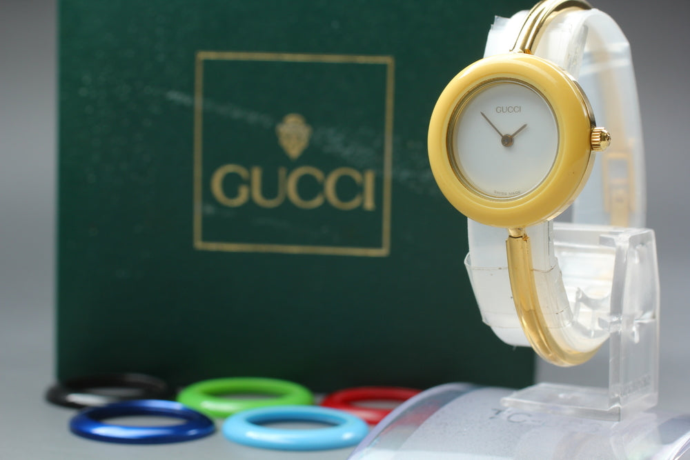Near MINT GUCCI Change Bezel 11/12.2 White Quartz 25.8mm Ladies Watch