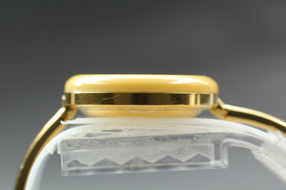 Near MINT GUCCI Change Bezel 11/12.2 White Quartz 25.8mm Ladies Watch