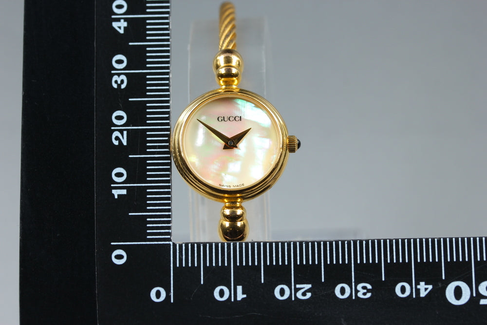 Near MINT GUCCI 2700.2.L Mother of Pearl Quartz 19.2mm Ladies Watch