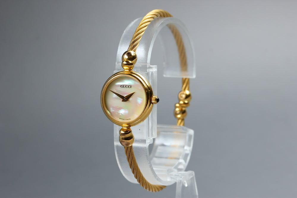 Near MINT GUCCI 2700.2.L Mother of Pearl Quartz 19.2mm Ladies Watch