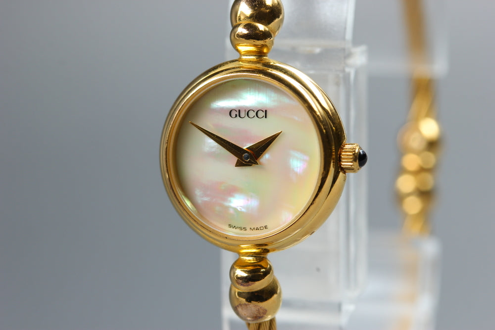 Near MINT GUCCI 2700.2.L Mother of Pearl Quartz 19.2mm Ladies Watch