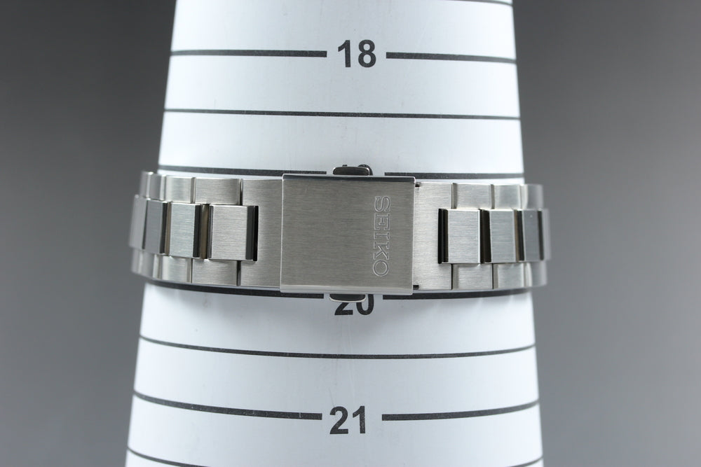 MINT SEIKO V175-0FA0 Black Solar Watch