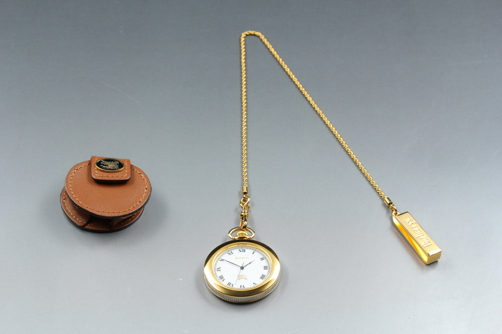 Near MINT BURBERRY 6031-G24655 White Quartz 38mm Unisex Pocket Watch