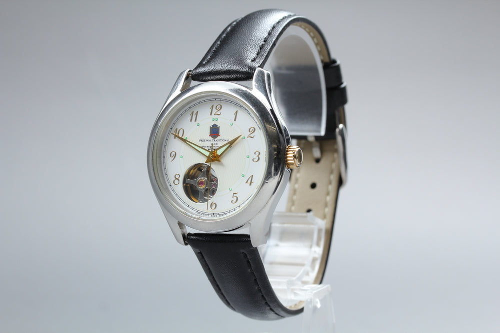 Near MINT CITIZEN FREE WAY TRADITIONAL CLUB 8228-A43728 White Auto 35mm Men's Watch