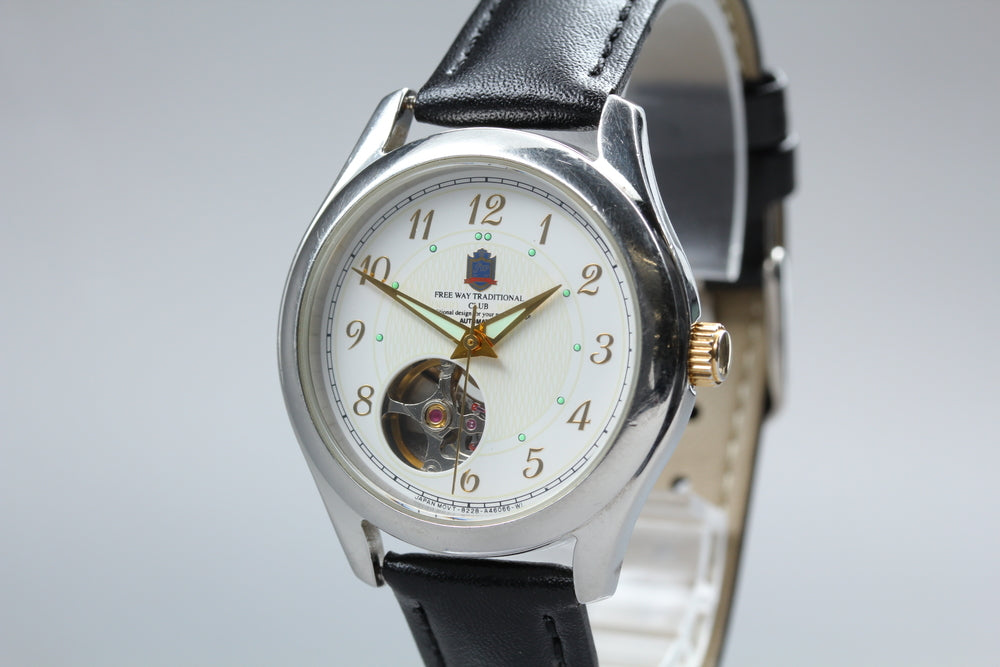 Near MINT CITIZEN FREE WAY TRADITIONAL CLUB 8228-A43728 White Auto 35mm Men's Watch