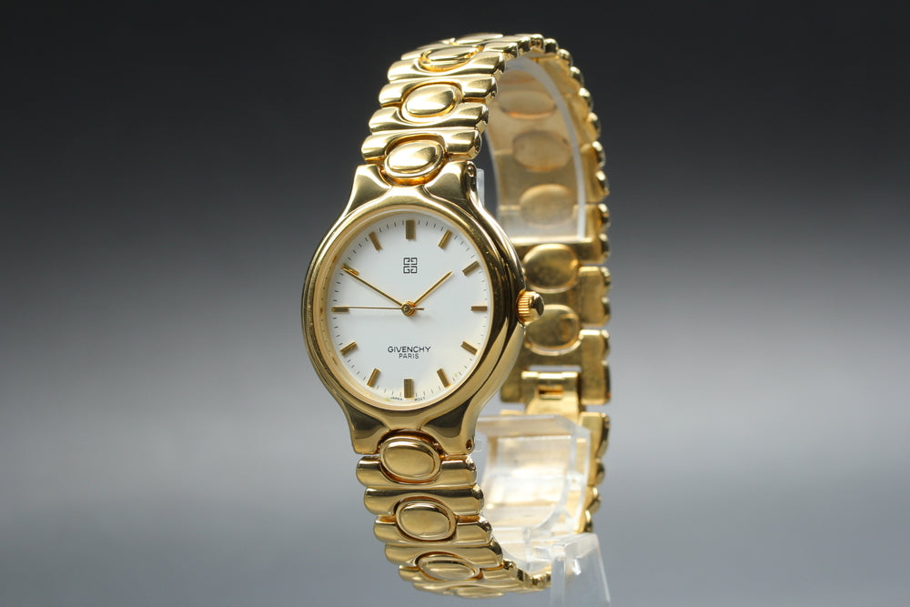 Near MINT Givenchy GV-MGBRW-2040T White Quartz 32mm Men's Watch