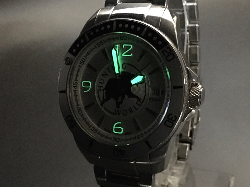 Near MINT Hunting World Mountain Stream HW-911 Silver Quartz 39mm Men's Watch