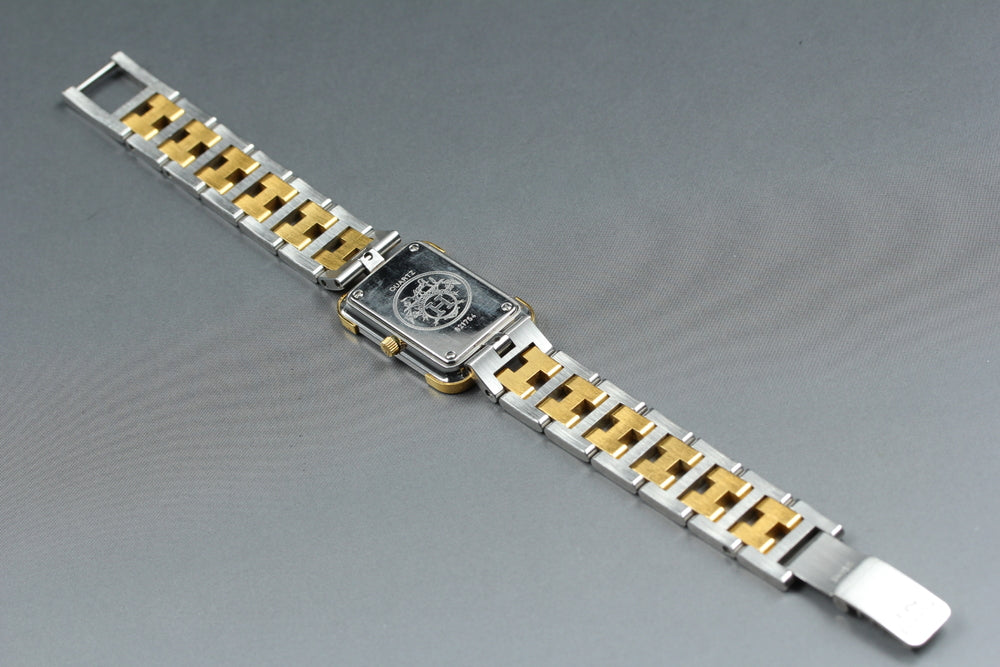 Near MINT HERMES Clojure CR1.220 White Quartz 18mm Ladies Watch