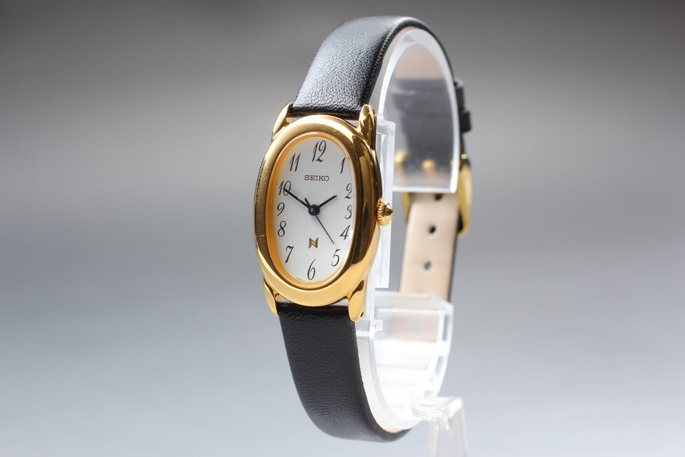 Near MINT SEIKO Neue 1F21-5B70 White Quartz 20.8mm Ladies Watch 1994