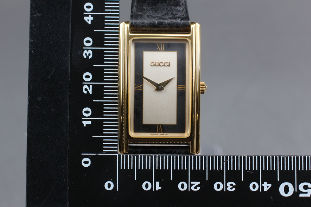 Near MINT GUCCI 2600M Silver/Black Quartz 23mm Men's Watch