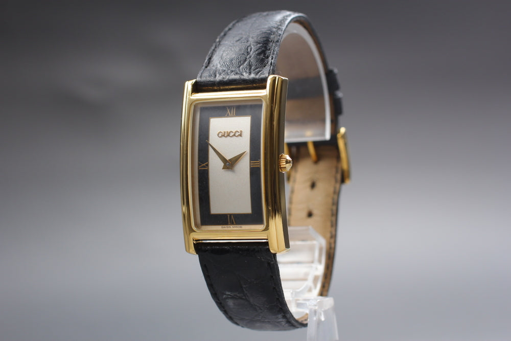 Near MINT GUCCI 2600M Silver/Black Quartz 23mm Men's Watch