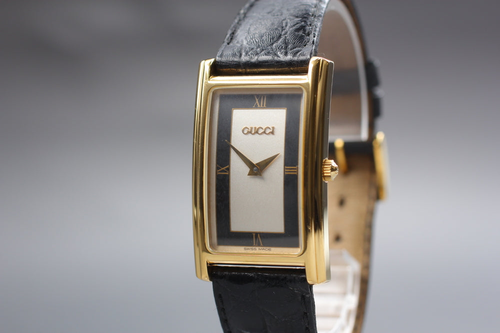 Near MINT GUCCI 2600M Silver/Black Quartz 23mm Men's Watch