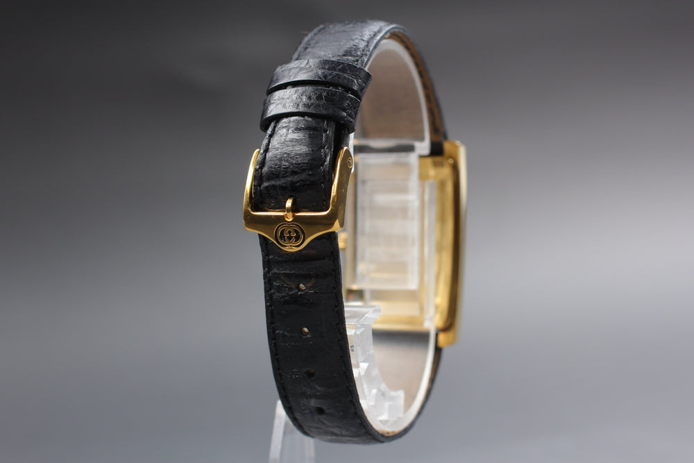 Near MINT GUCCI 2600M Silver/Black Quartz 23mm Men's Watch