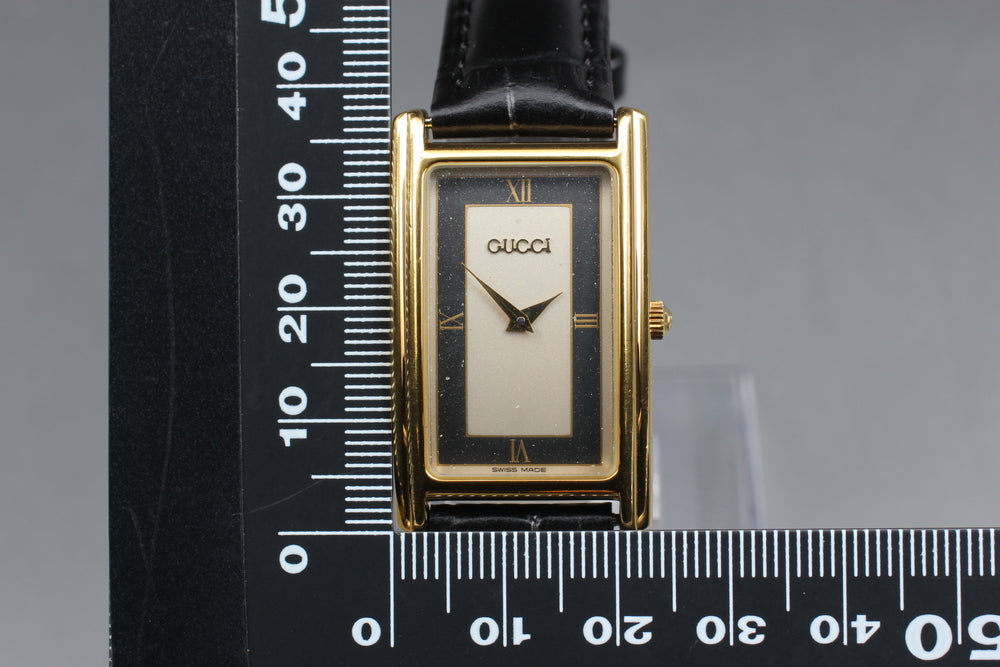 Near MINT GUCCI 2600M Silver/Black Quartz 23mm Men's Watch