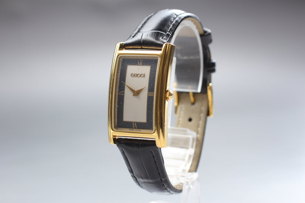 Near MINT GUCCI 2600M Silver/Black Quartz 23mm Men's Watch