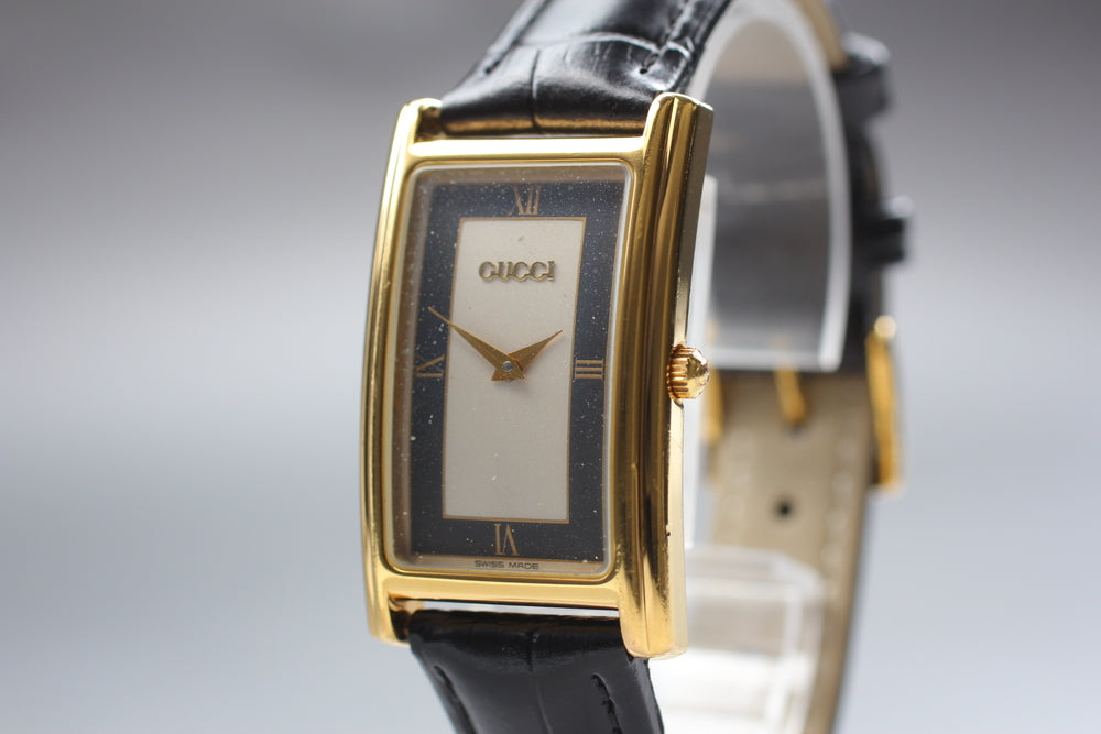 Near MINT GUCCI 2600M Silver/Black Quartz 23mm Men's Watch