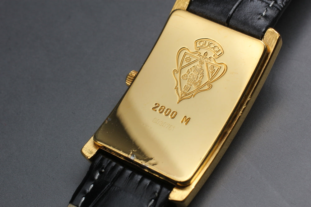 Near MINT GUCCI 2600M Silver/Black Quartz 23mm Men's Watch