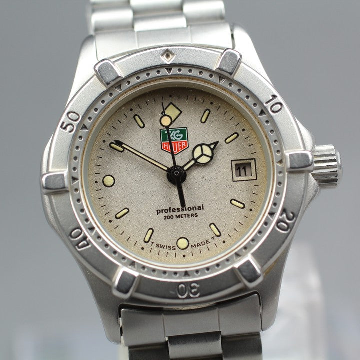 Near MINT TAG Heuer Professional 2000 962.208-2 Silver Quartz 28mm Ladies Watch