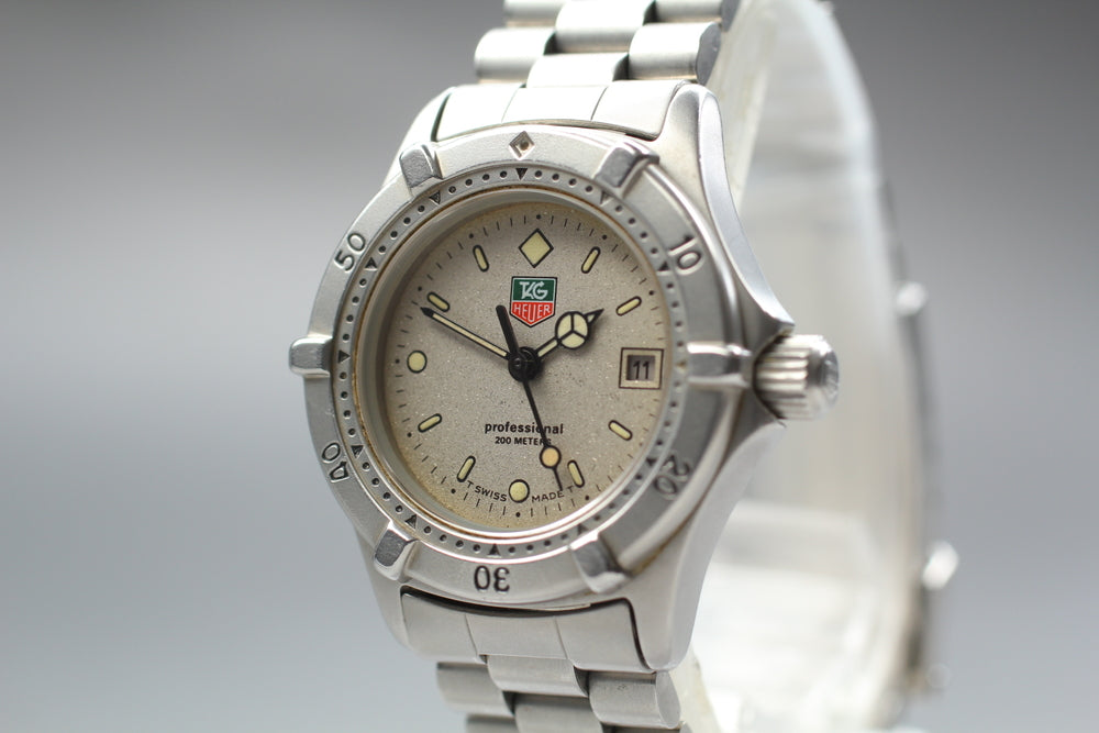 Near MINT TAG Heuer Professional 2000 962.208-2 Silver Quartz 28mm Ladies Watch