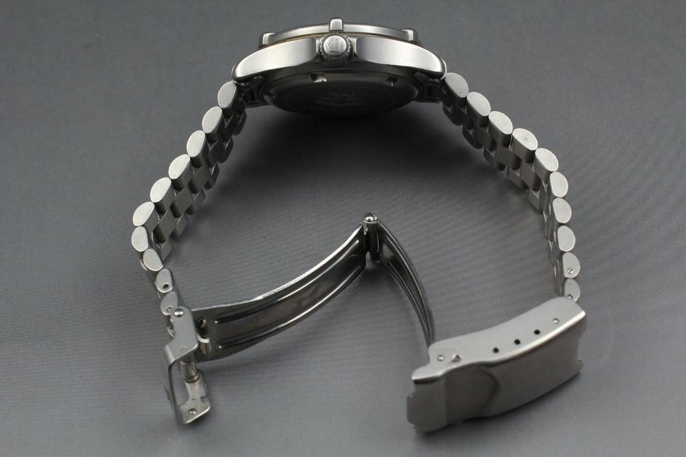Near MINT TAG Heuer Professional 2000 962.208-2 Silver Quartz 28mm Ladies Watch