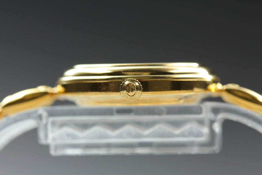 Near MINT GUCCI Change Bezel 11/12 White Quartz 26mm Ladies Watch