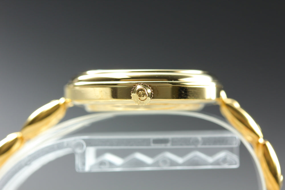 Near MINT GUCCI Change Bezel 11/12 White Quartz 26mm Ladies Watch