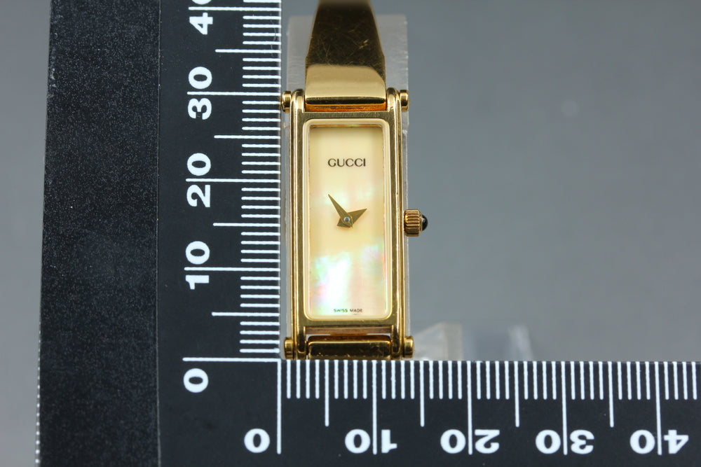 Near MINT GUCCI 1500 Mother of Pearl Quartz 12mm Ladies Watch
