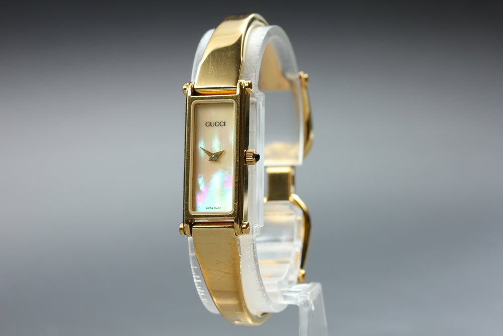 Near MINT GUCCI 1500 Mother of Pearl Quartz 12mm Ladies Watch