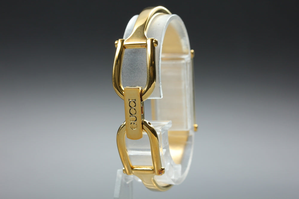Near MINT GUCCI 1500 Mother of Pearl Quartz 12mm Ladies Watch