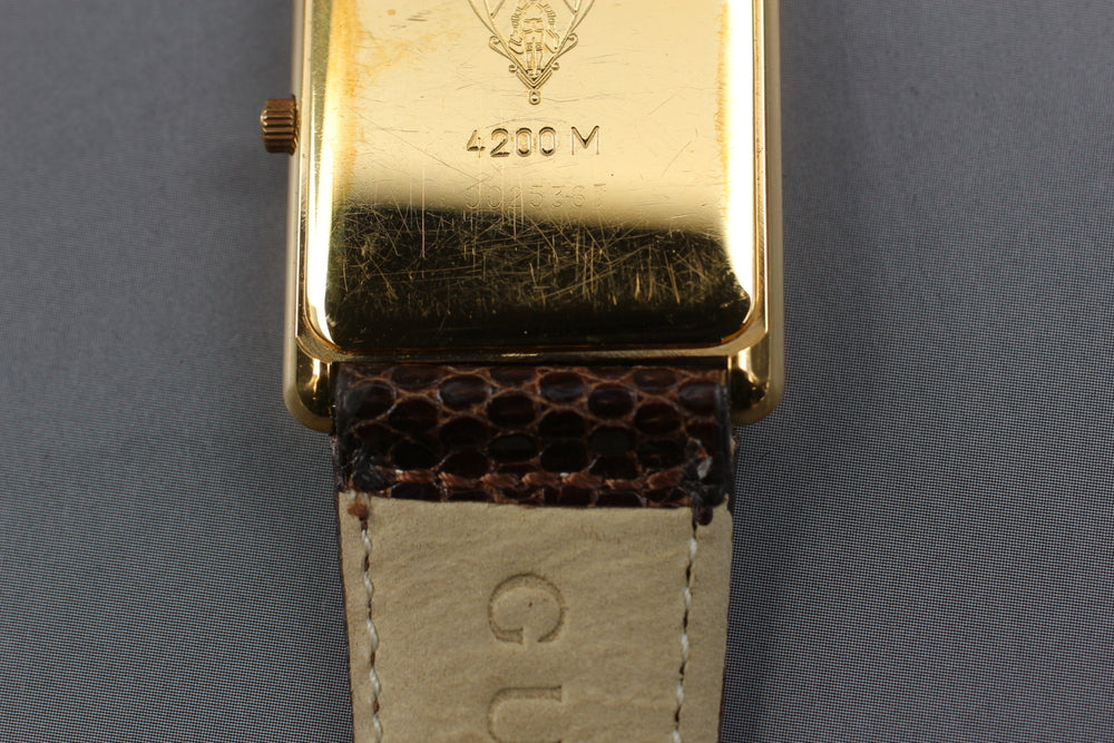 GUCCI 4200M Gold Quartz 24mm Men's Watch
