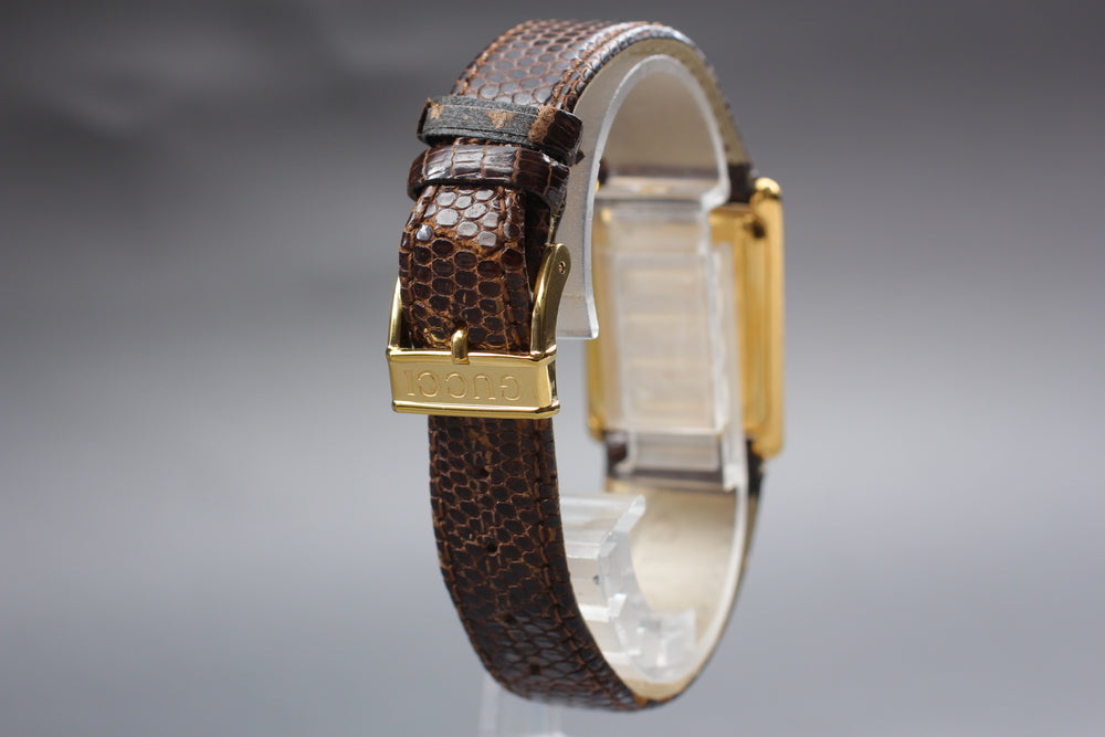 GUCCI 4200M Gold Quartz 24mm Men's Watch