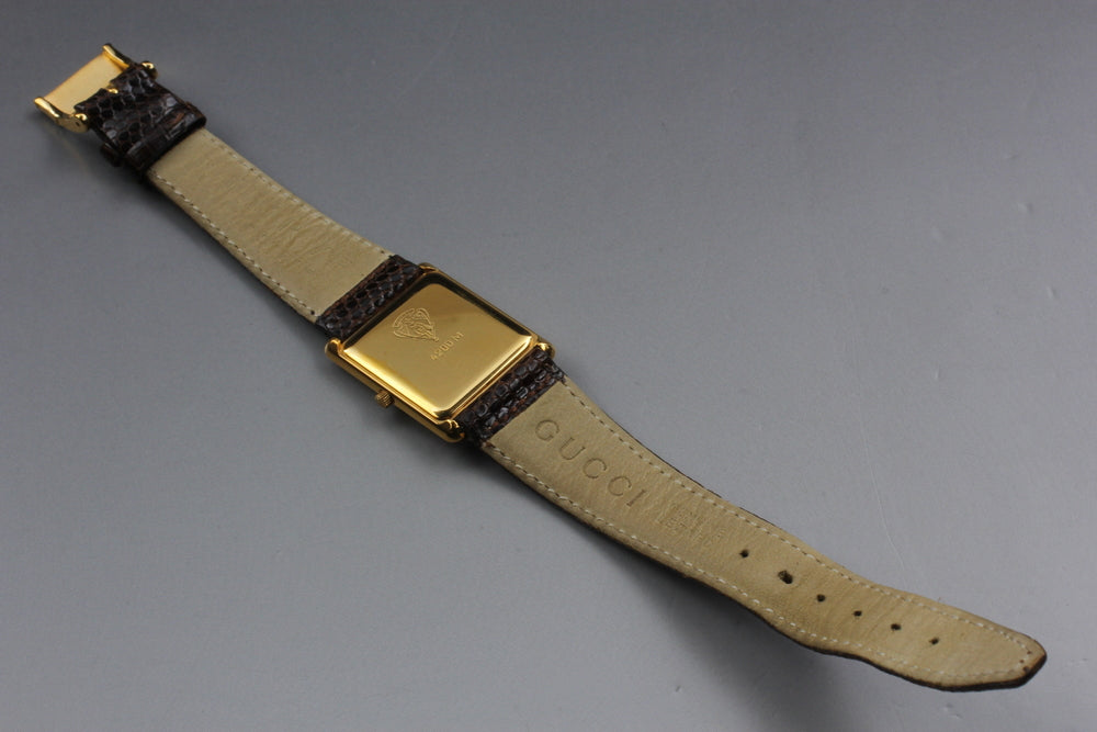 GUCCI 4200M Gold Quartz 24mm Men's Watch