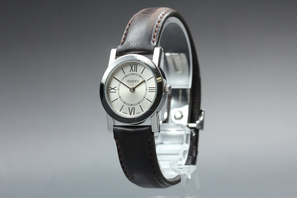Near MINT GUCCI 5200L.1 Silver Quartz 27mm Ladies Watch