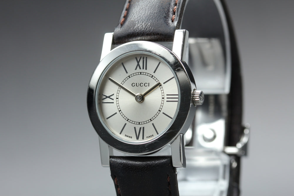 Near MINT GUCCI 5200L.1 Silver Quartz 27mm Ladies Watch