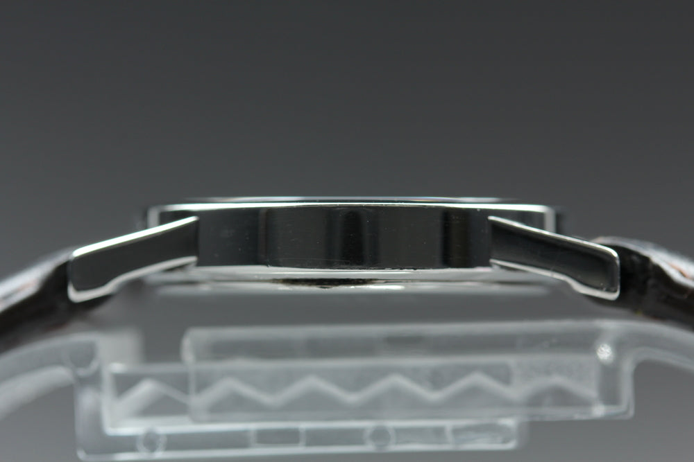 Near MINT GUCCI 5200L.1 Silver Quartz 27mm Ladies Watch