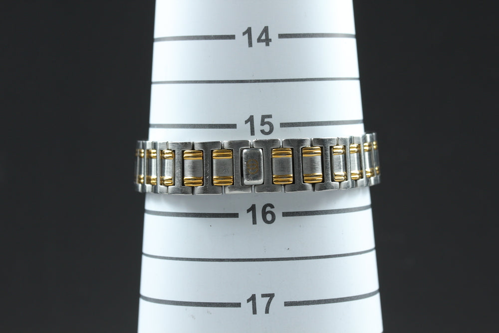 Near MINT GUCCI 9000L Gold Quartz 25mm Ladies Watch