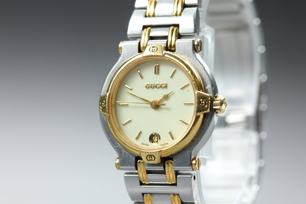 Near MINT GUCCI 9000L Gold Quartz 25mm Ladies Watch