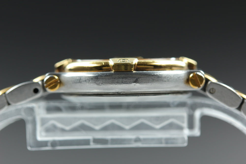 Near MINT GUCCI 9000L Gold Quartz 25mm Ladies Watch
