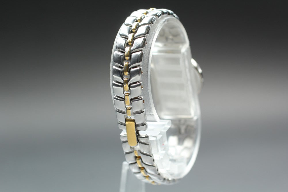 Near MINT CITIZEN Exceed 4420-E40646 White Quartz 17mm Ladies Watch 1989