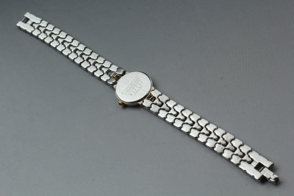 Near MINT CITIZEN Exceed 4420-E40646 White Quartz 17mm Ladies Watch 1989