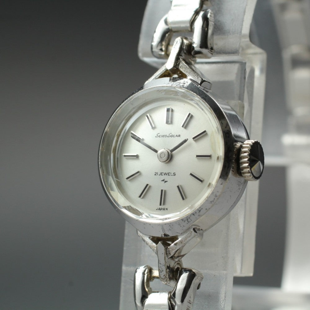 Near MINT SEIKO Solar 10-0880 Silver Manual 16mm Ladies Watch 1970