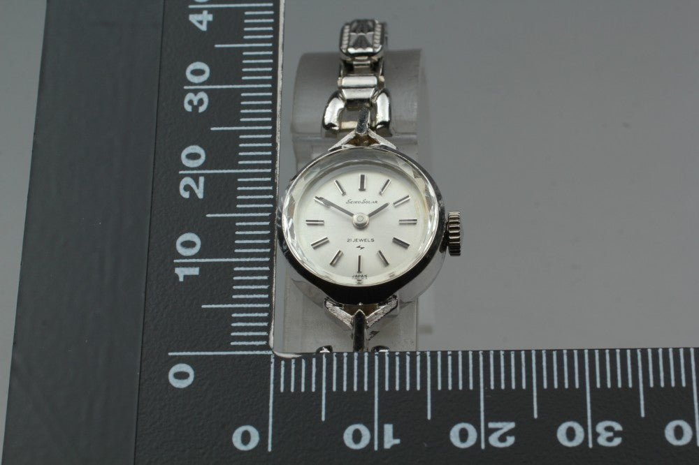 Near MINT SEIKO Solar 10-0880 Silver Manual 16mm Ladies Watch 1970