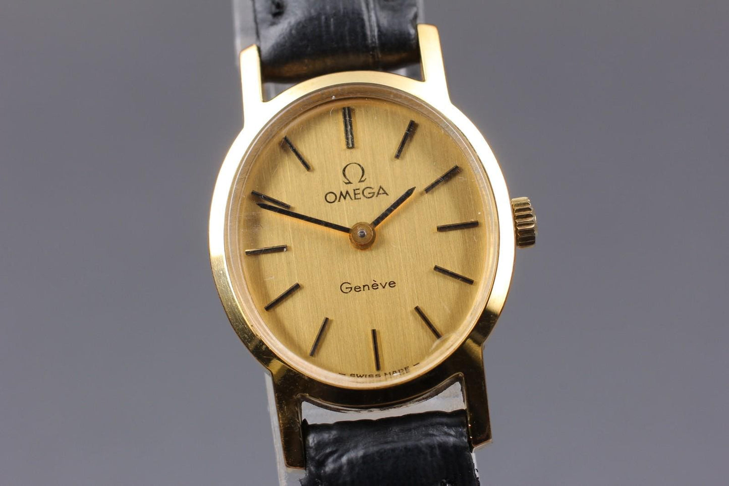 Near MINT OMEGA Geneve 511.0411 Cal.625 Gold Oval Manual Wind Ladies Watch JAPAN