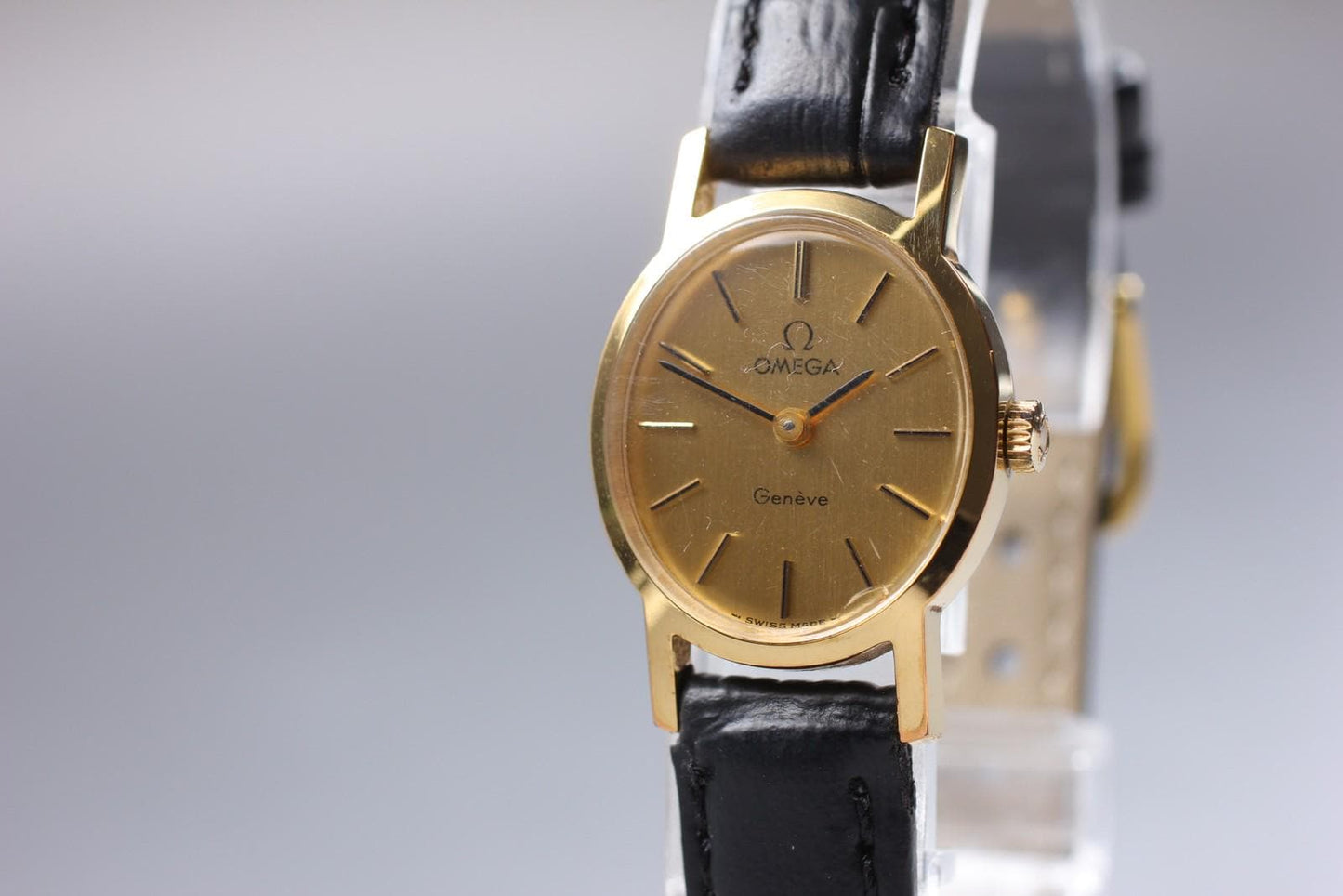 Near MINT OMEGA Geneve 511.0411 Cal.625 Gold Oval Manual Wind Ladies Watch JAPAN