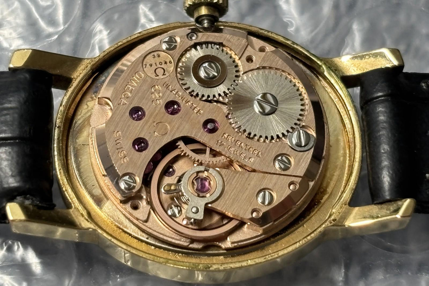 Near MINT OMEGA Geneve 511.0411 Cal.625 Gold Oval Manual Wind Ladies Watch JAPAN