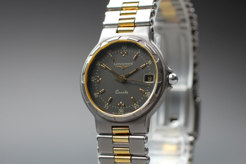 Near MINT LONGINES Conquest 152.4937.1 Grey Quartz 25 mm Ladies Watch