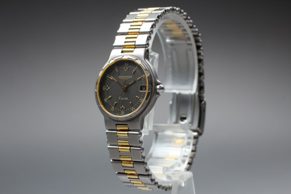 Near MINT LONGINES Conquest 152.4937.1 Grey Quartz 25 mm Ladies Watch