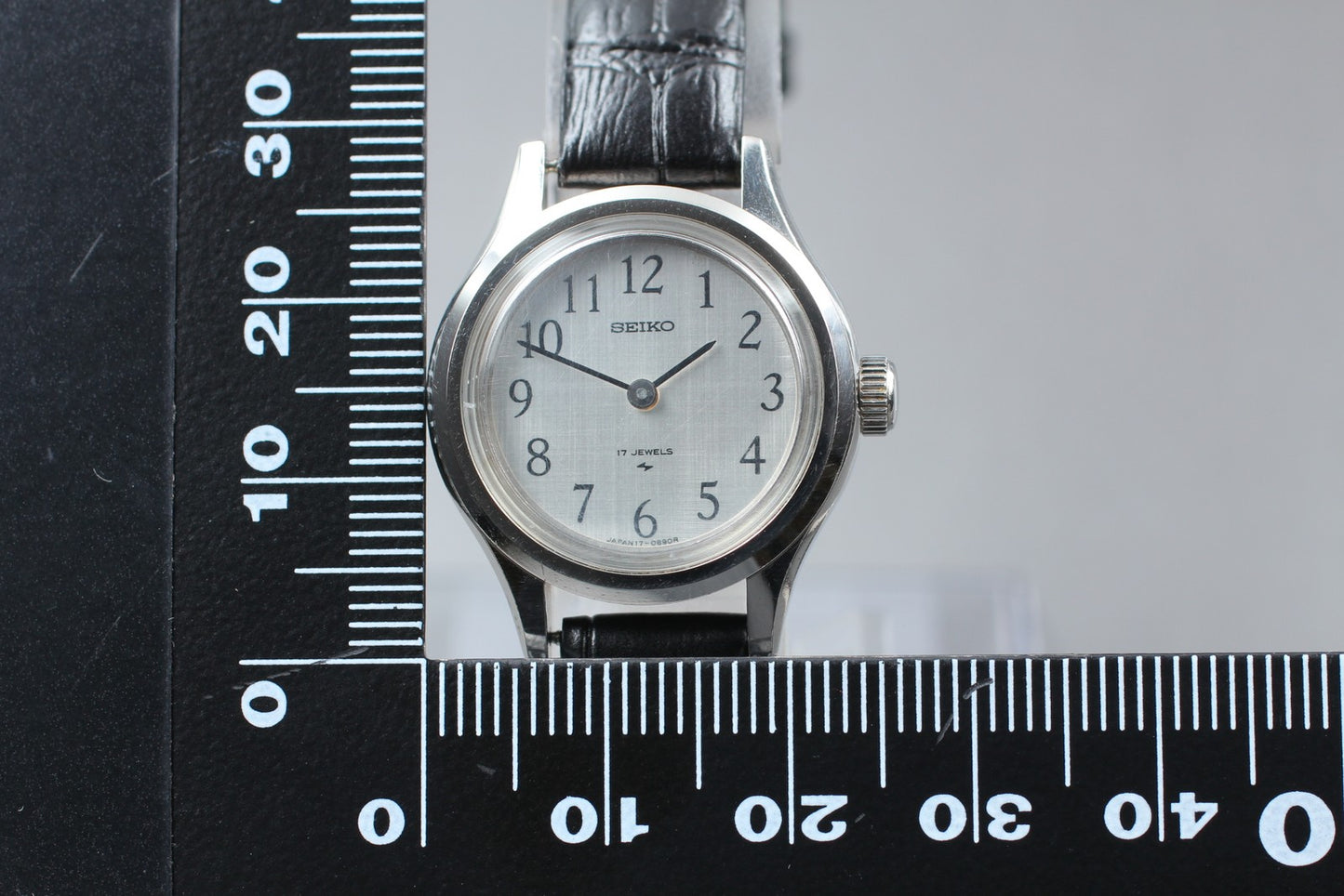 Vintage 1975 [Near MINT] SEIKO 17-0630 Silver 17J Manual Ladies Watch From JAPAN