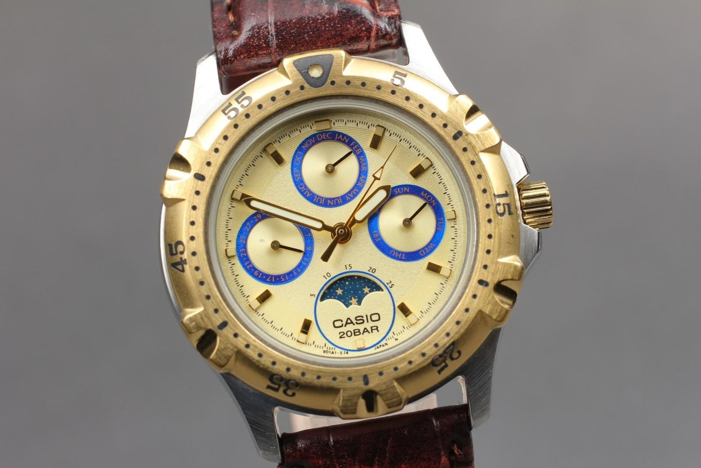 Near MINT* Vintage Casio MD-739 Moonphase Triple Calendar Gold 39mm Watch Japan