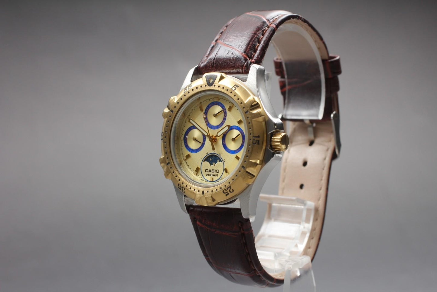 Near MINT* Vintage Casio MD-739 Moonphase Triple Calendar Gold 39mm Watch Japan